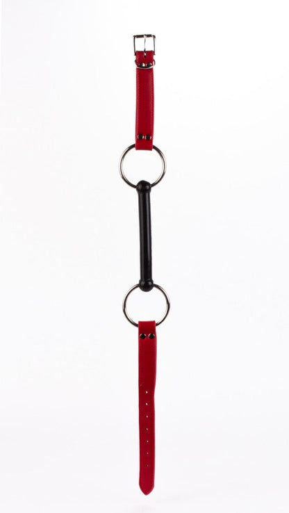 Parte superiore in morbida pelle di vitello e imbottitura in pelle di agnello con bocchino in silicone rosso